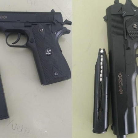 Un chico entró a la Escuela Comercial con la réplica de un arma