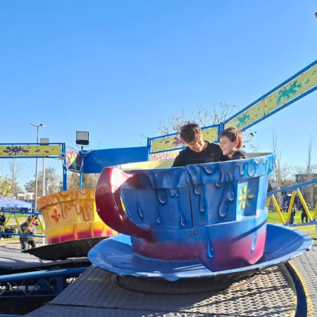 Un imponente parque de diversiones se instaló en Arroyo Seco
