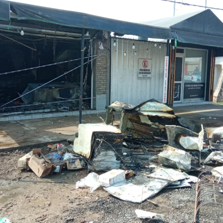 Un incendio consumió un comercio ubicado sobre Ruta 21