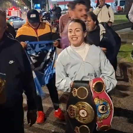 Evelin Bermudez fue recibida por una caravana en Villa Gobernador Gálvez