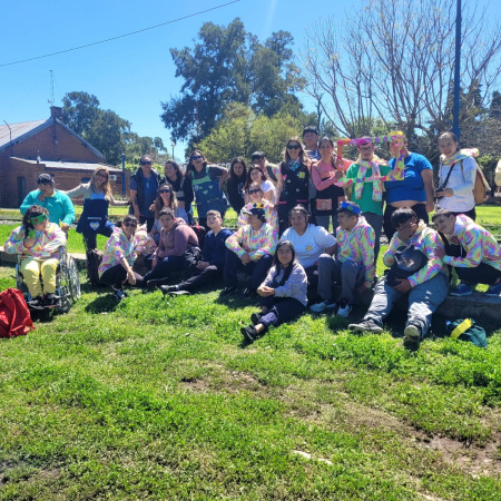 Estudiantes de la Escuela Especial N° 2055 celebraron la primavera en el Paseo Pedro Spina