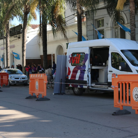 Más de 70 personas pasaron por el Registro Civil Móvil
