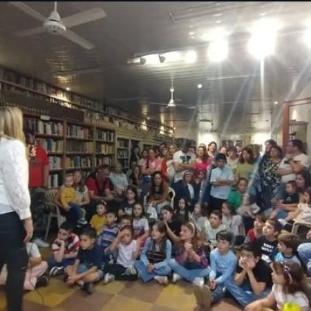 “Donde florece la vida”: la nueva muestra del taller de arte de Patricia Gasparri invita a mirar la naturaleza con otros ojos