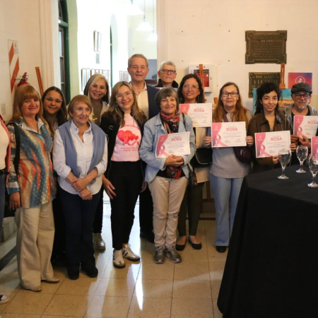 Artistas locales exponen sus obras en el hall de la Municipalidad