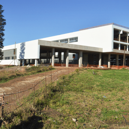 Hospital Regional Sur: Pullaro prometió tenerlo "prácticamente terminado" para el final de su mandato