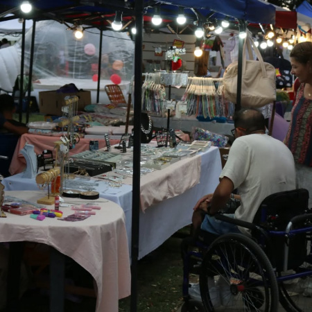 Exitosa FeriArte y exposición de vehículos del Rally Santafesino