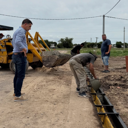 La Municipalidad avanza en la construcción del cordón cuneta en Mi Lote