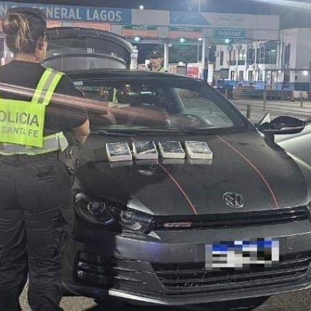 Policías de la Provincia incautaron cuatro paquetes con presunta cocaína en el peaje de General Lagos