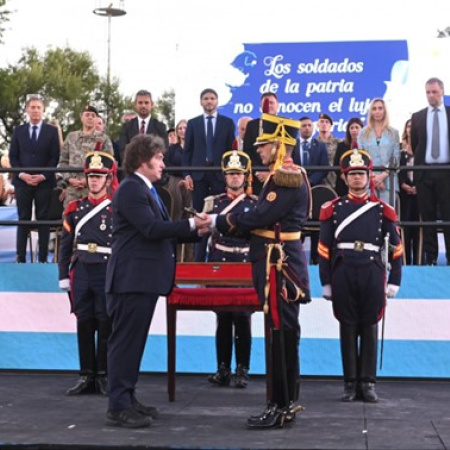 Milei definió al Sable Corvo como “el símbolo material más poderoso de la Nación Argentina”