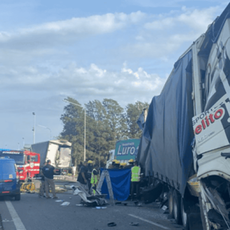 Choque fatal en la autopista: Una persona murió y otras cuatro están heridas