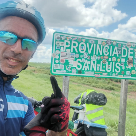 Claudio Tenaglia avanza por el país pidiendo la Ley del Ciclista