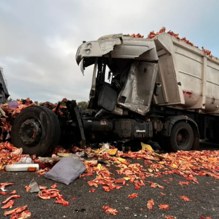 Autopista trágica: Seis camiones protagonizaron dos accidentes diferentes a un kilometro de distancia