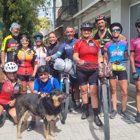 Pedaleó tres mil kilómetros por una Ley para los ciclistas