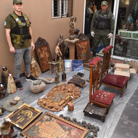 Hallan en Santa Fe obras de arte y piezas arqueológicas que eran comercializadas en plataformas digitales