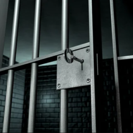 Permanecerá preso el hombre que atacó a su ex pareja y a un policía con un cuchillo