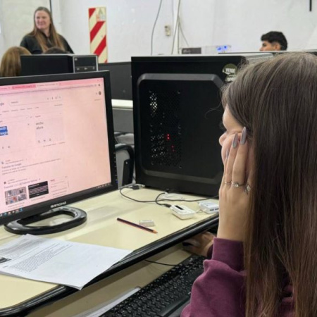 Extienden hasta el 24 de marzo la preinscripción para la secundaria virtual en Santa Fe