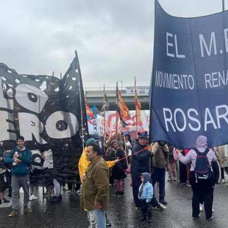 Corte de la autopista a Buenos Aires por la eliminación del programa Volver al Trabajo