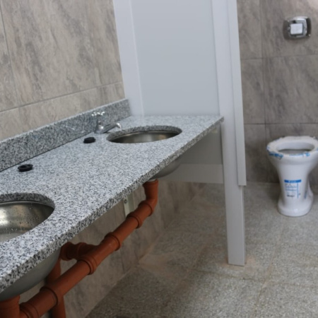 La nueva sala del jardín Lucecitas del Paraná ya tiene baño