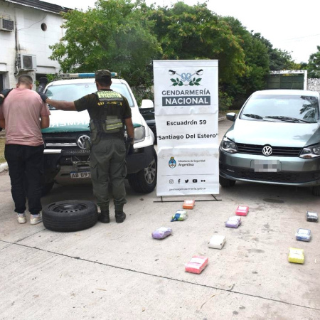 Un auto que se dirigía a Arroyo Seco fue detenido con más de 11 kilos de cocaína