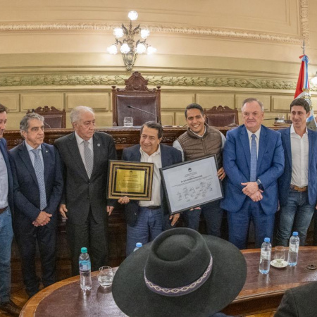 El Senado realizó homenajes a referentes de la medicina y la tradición de Santa Fe