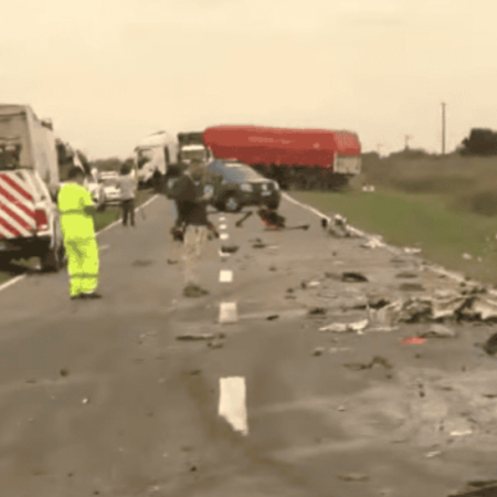 Dos camiones chocaron de frente en la Ruta 14