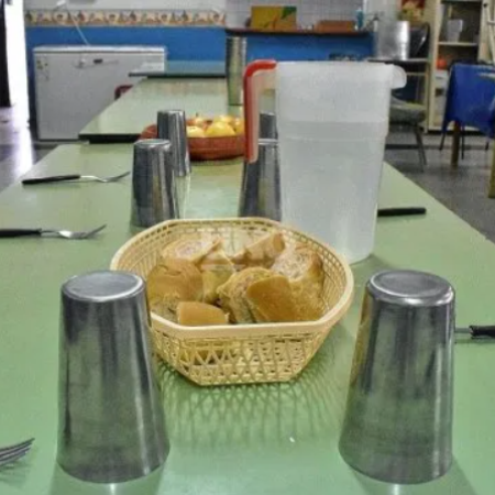 Cada vez más niños santafesinos comen en las escuelas