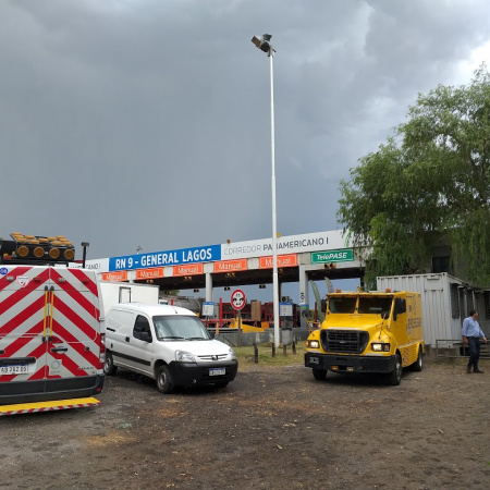 Corredores Viales deberá indemnizar a un automovilista por baches en la autopista