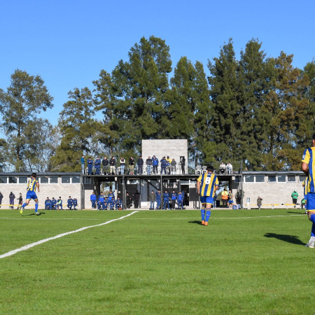 Rosario Central inauguró en Arroyo Seco una cancha con los arcos del Mundial de 1978