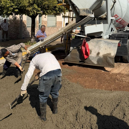 La Municipalidad retomó la renovación de paneles de hormigón