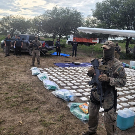 Imputaron a los ocho involucrados en el transporte de 442 kilos de cocaína en una avioneta