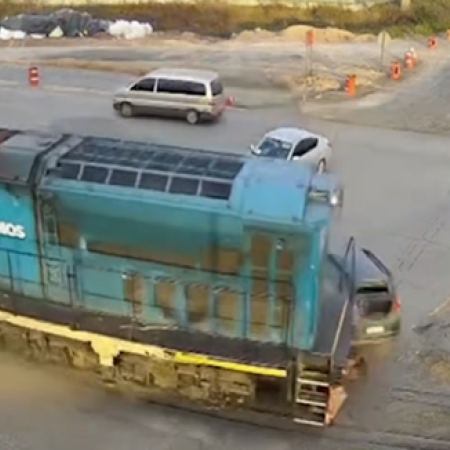 Un tren embistió a una camioneta en el límite entre Gálvez y Alvear