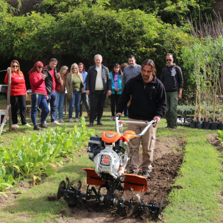 Tonelli y Cardo presentaron el equipamiento adquirido para el vivero municipal