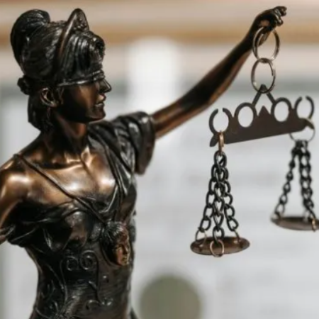 Pullaro reforma la Justicia administrativa para agilizar procesos y ampliar el acceso ciudadano
