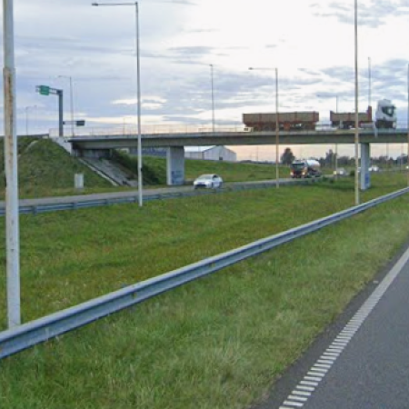 San Nicolás: Se detuvo en la autopista y lo asaltaron