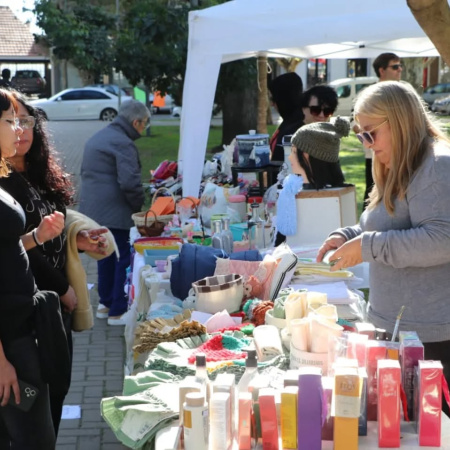 Convocan a emprendedores y artesanos para la Feriarte del 25 de Mayo