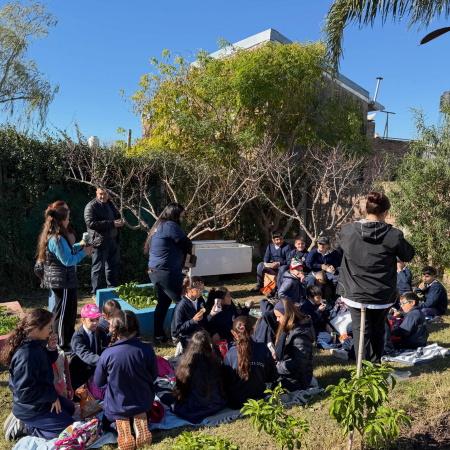 Más niños visitaron el vivero y huerta municipal