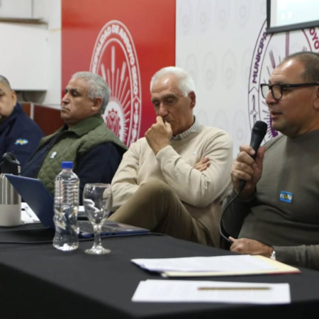 La comunidad acompañó a los veteranos en su relato sobre el Hundimiento del Belgrano