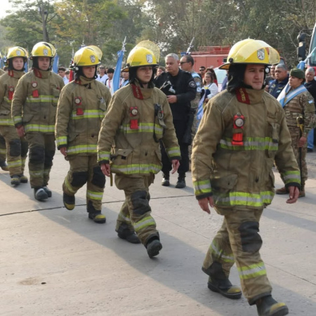 Nuevos bomberos juraron lealtad durante el acto en conmemoración de su día