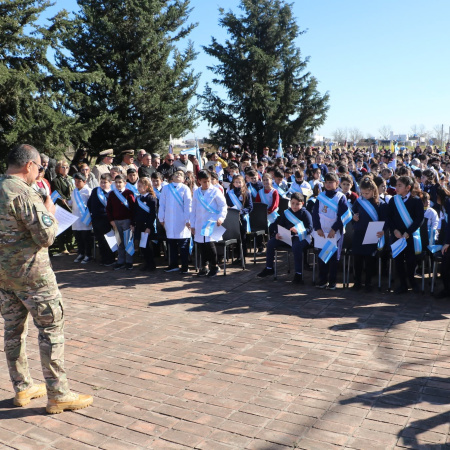 Alumnos de Arroyo Seco prometerán lealtad a la Bandera en la plaza Malvinas Argentinas