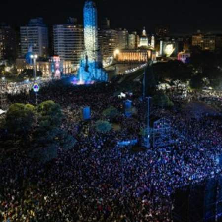 Más de 350.000 personas celebraron el Día de la Bandera