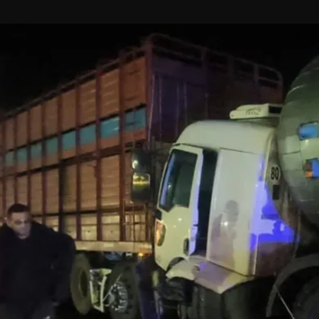 Dos camiones chocaron sobre la ruta A012