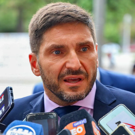 Con agenda propia, Pullaro se reúne hoy con Santilli