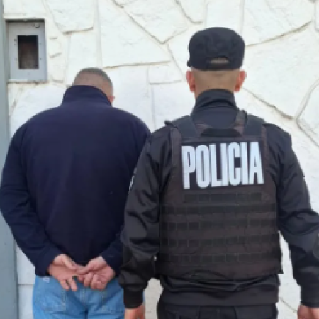 Lo buscaban desde 2019 y apareció en Arroyo Seco tras amenazar a su expareja