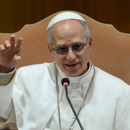 Pullaro invitó oficialmente al papa León XIV a visitar Rosario