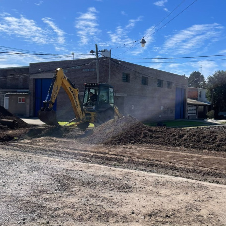 La Municipalidad retomó el adoquinando de calles en los barrios