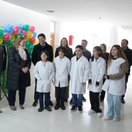 Pullaro inauguró la renovación del Centro de Salud Los Pinos, en Villa Amelia