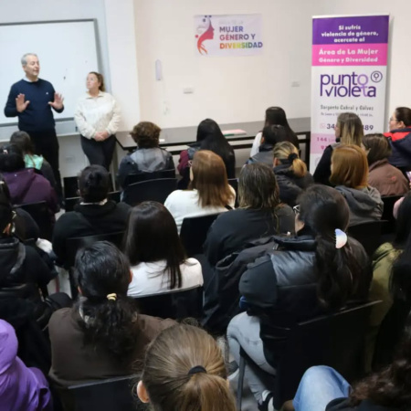 Punto Violeta: 50 mujeres comenzaron el curso de pastelería