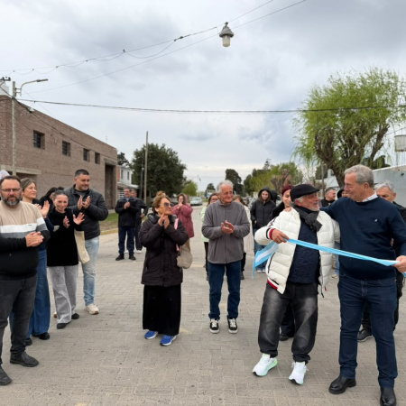 Tonelli inauguró obras de adoquinado en Barrio Athletic