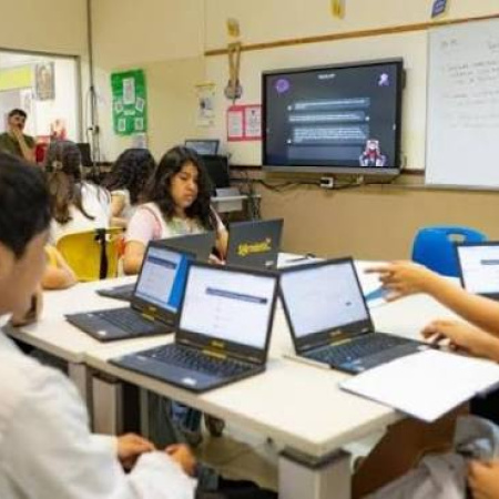 Proponen regular el uso de celulares e inteligencia artificial en las escuelas de Santa Fe
