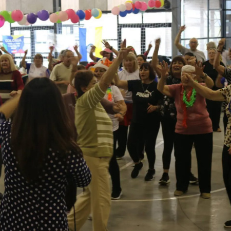 170 adultos mayores celebraron a lo grande el Día del Jubilado en "Los Tiburones"